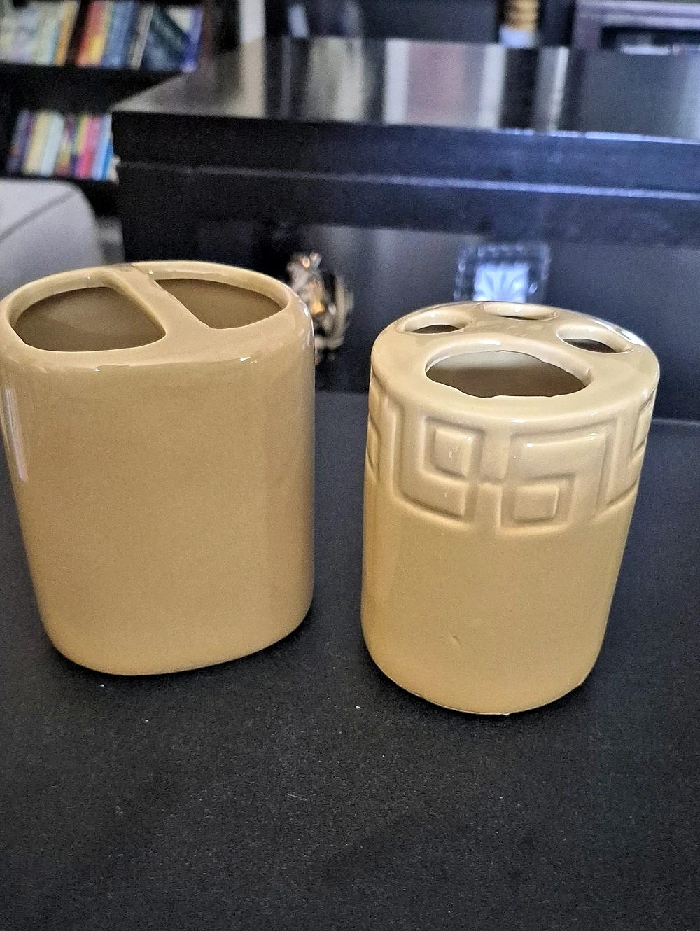 NWOT Greenbrier International Geometric Bathroom Accessory Set in Brown